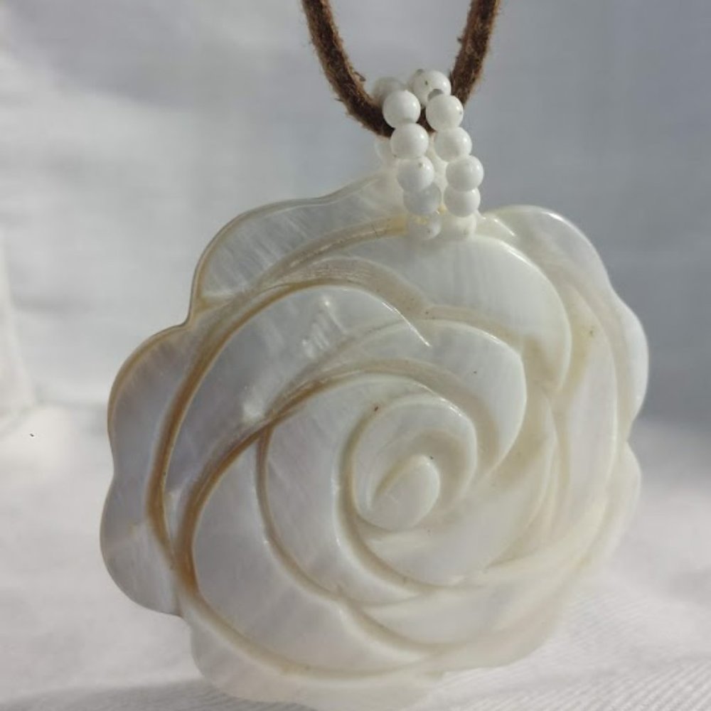 Mother of pearl necklace